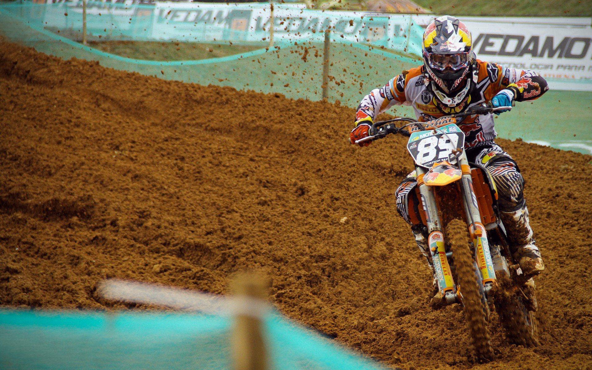 拜仁冲垮尤文,孔德在欧冠淘汰赛接管比赛