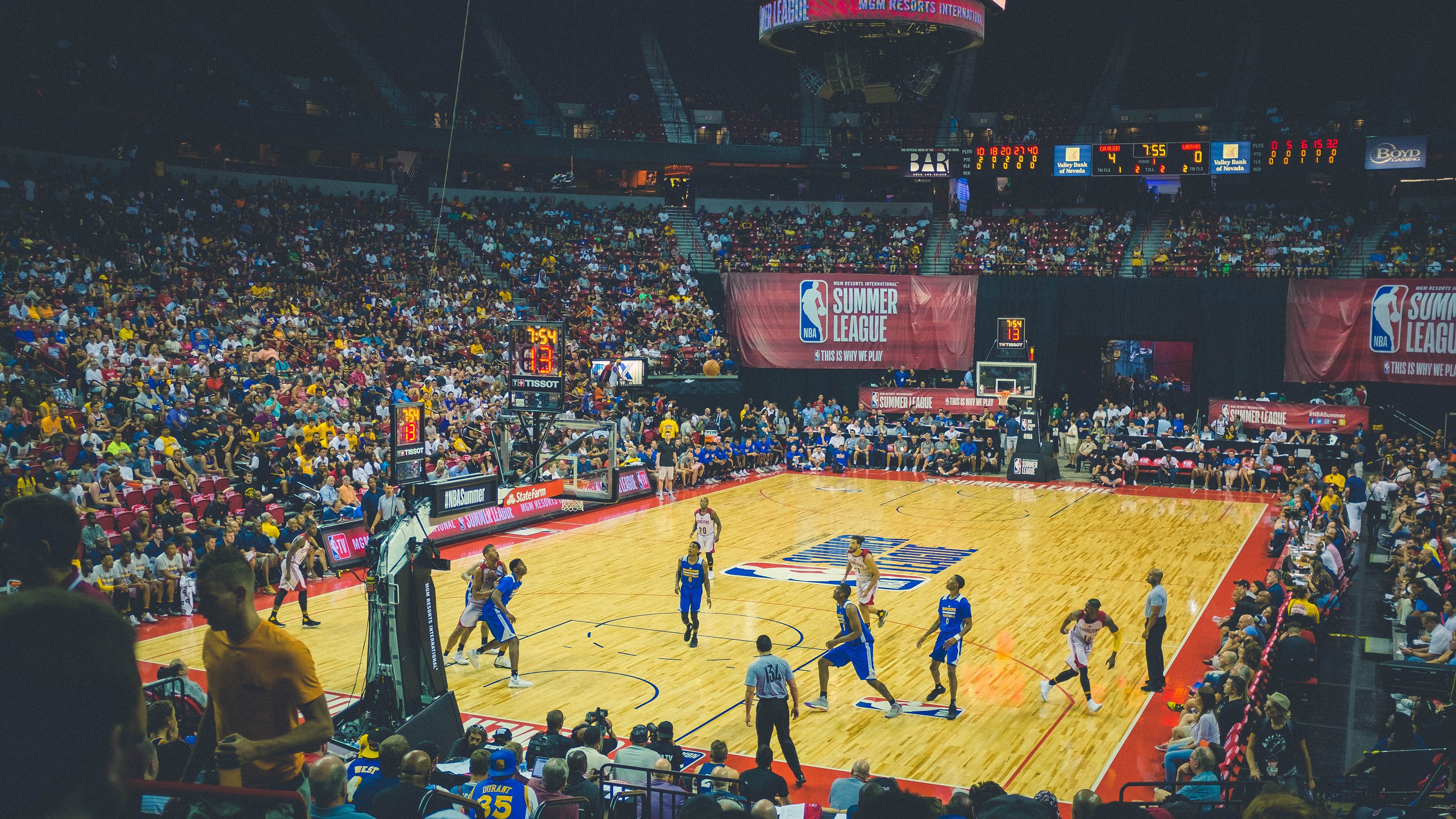 马刺团队风暴席卷奥兰多，麦科勒姆火力全开难救主