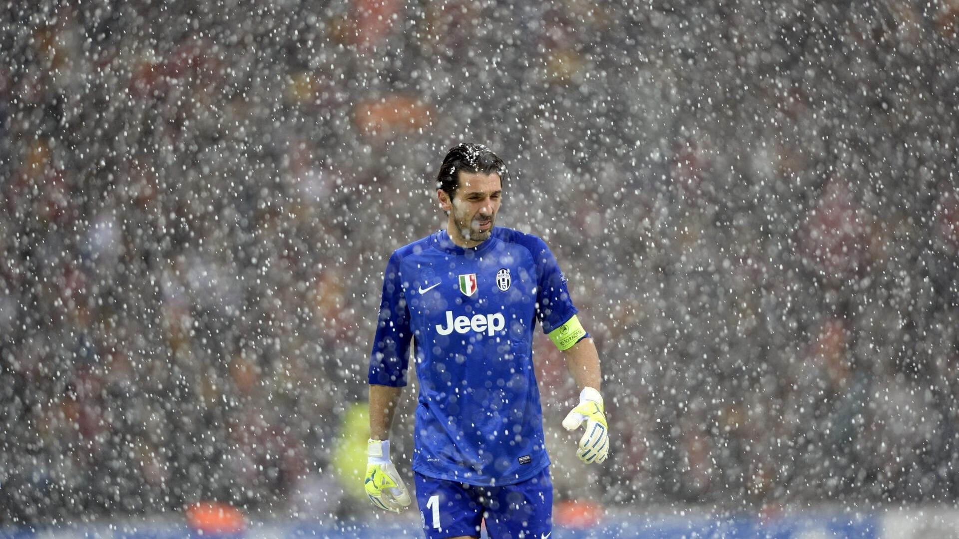 拉沃尔杯鏖战温网,辛纳点燃赛场,新王登基的火焰